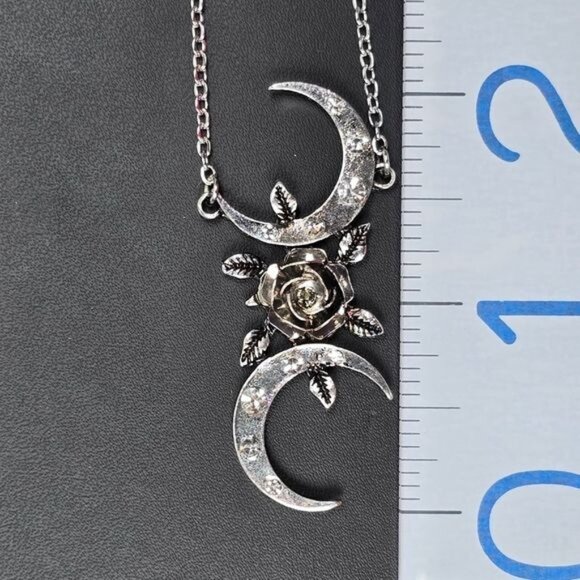 🎃 Double Crescent Moon and Rose Necklace (NWOT) - Picture 6 of 6